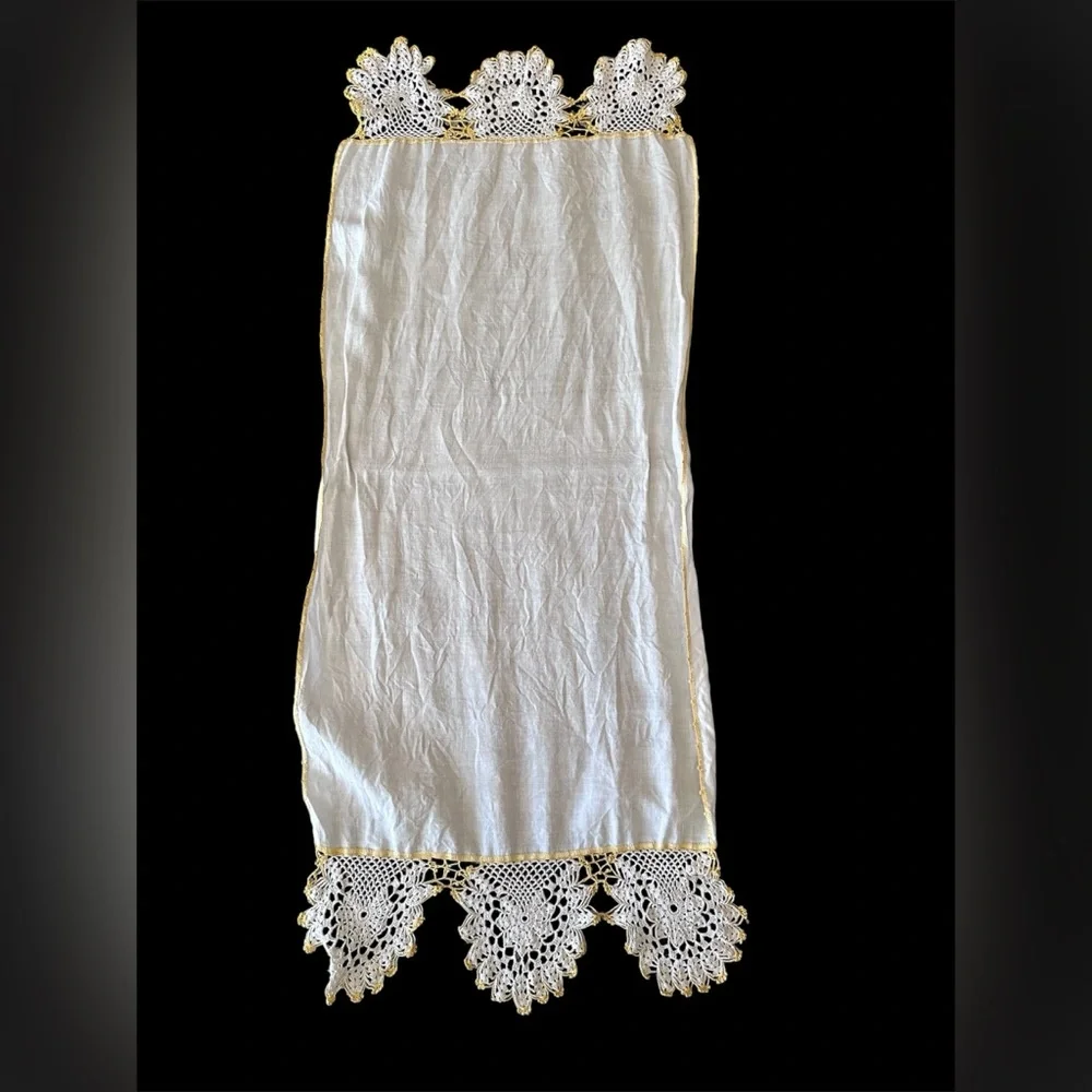 Lace Table Runner 14 x 18